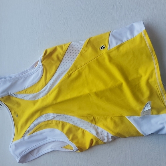 Yellow and White Sleeveless Tank Top with Sporty Design - Picture 6 of 7